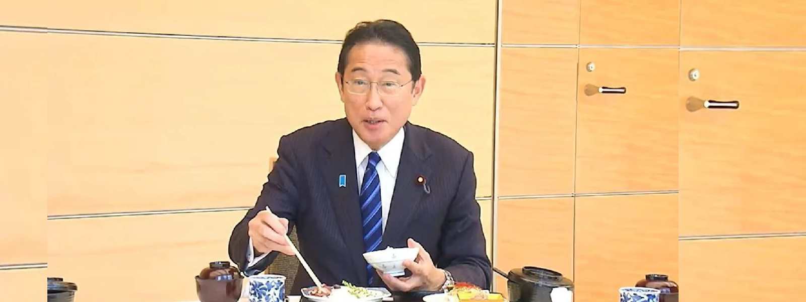 'Safe & delicious': Japan's PM eats Fukushima fish